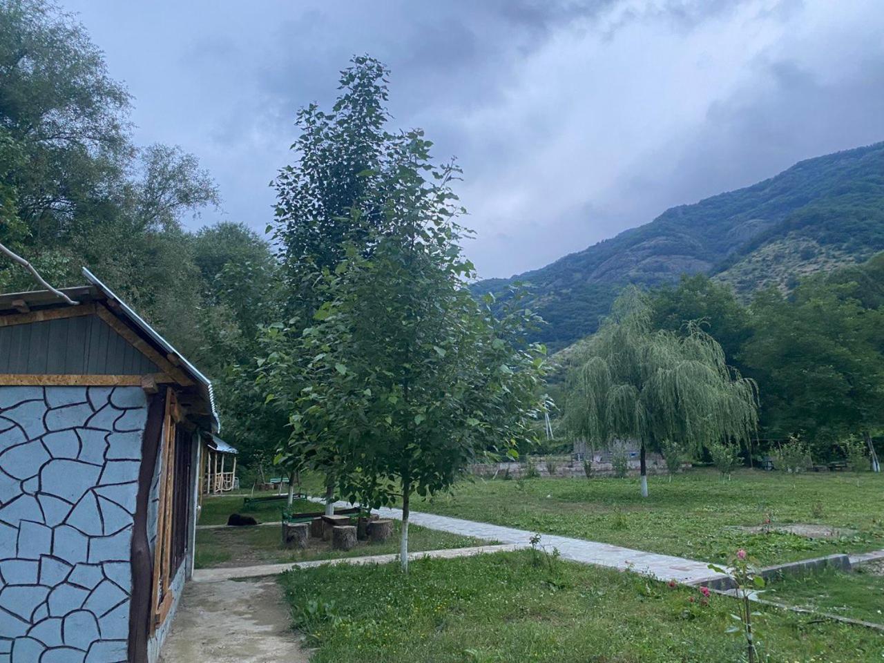 Basuta Guesthouse Kapan Luaran gambar